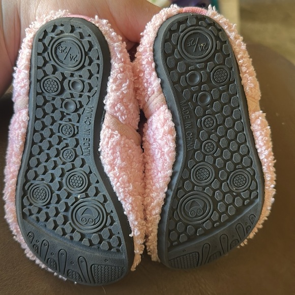 Toddler Pink Smiley Face slippers - Picture 3 of 5